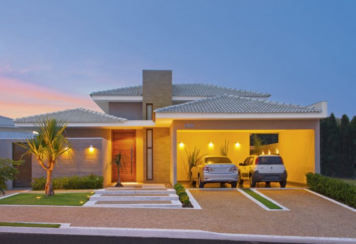 Medidas enxutas e espaços personalizados ressaltam o cotidiano funcional desta casa - Revista InterArq | Arquitetura, Decoração, Design, Paisagismo e Lifestyle
