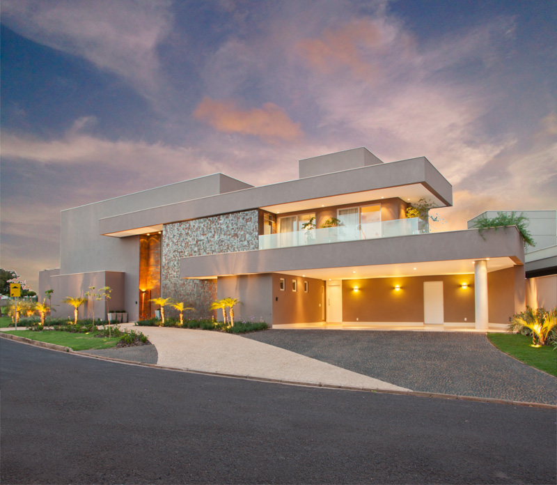 O traço criativo do profissional deu forma a este projeto sofisticado, norteado pela forma singular do terreno - Revista InterArq | Arquitetura, Decoração, Design, Paisagismo e Lifestyle