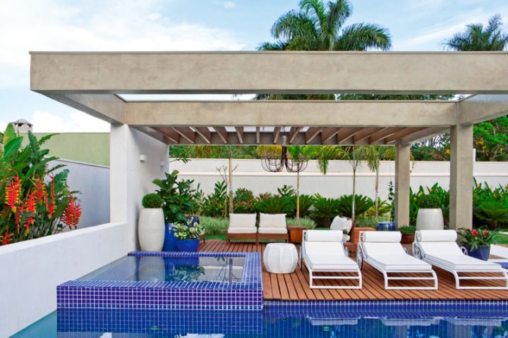 O paisagismo escultural do projeto harmoniza com a arquitetura - Revista InterArq | Arquitetura, Decoração, Design, Paisagismo e Lifestyle