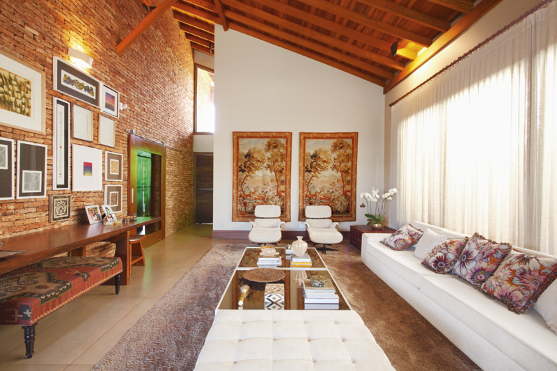 Esta casa de aura bucólica ganhou elementos diferenciados na construção - Revista InterArq | Arquitetura, Decoração, Design, Paisagismo e Lifestyle
