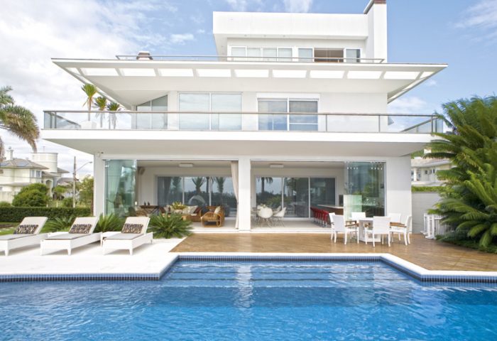 Este projeto foi concebido com vista para o mar de Florianópolis - Revista InterArq | Arquitetura, Decoração, Design, Paisagismo e Lifestyle