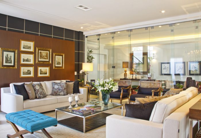 A troca de revestimentos e a nova setorização dos ambientes, aliadas a um décor sofisticado, tornaram esta residência perfeita para os dias de festa - Revista InterArq | Arquitetura, Decoração, Design, Paisagismo e Lifestyle