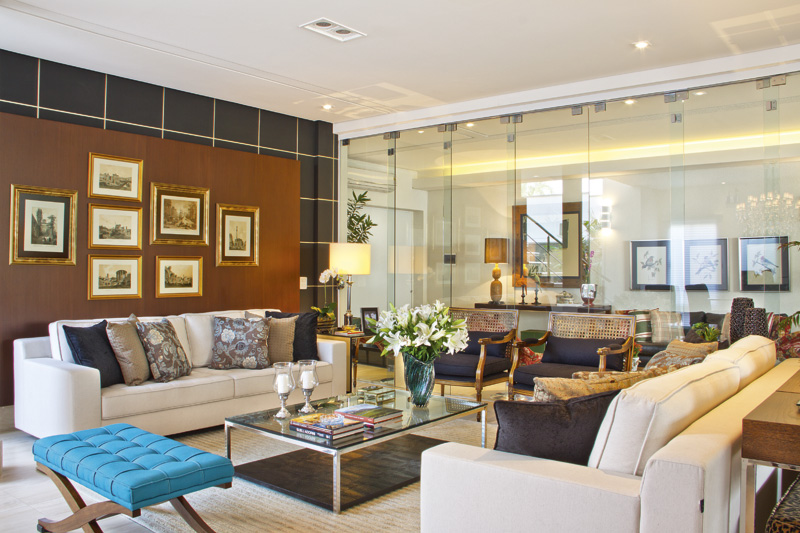 A troca de revestimentos e a nova setorização dos ambientes, aliadas a um décor sofisticado, tornaram esta residência perfeita para os dias de festa - Revista InterArq | Arquitetura, Decoração, Design, Paisagismo e Lifestyle