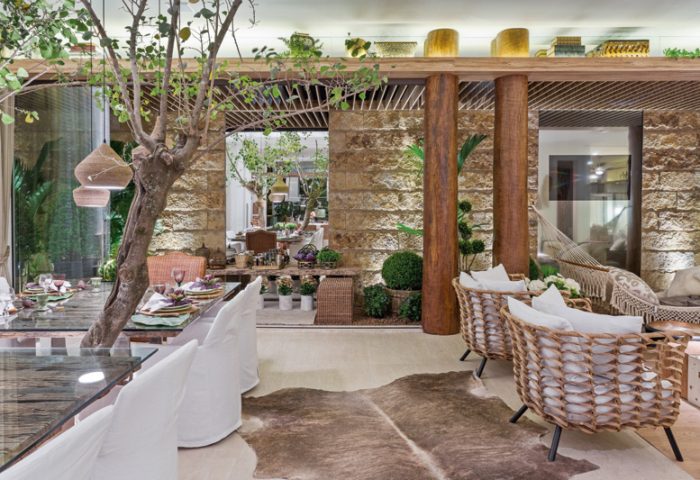 O projeto desta casa de campo reflete a sintonia perfeita entre natureza e artifícios modernos - Revista InterArq | Arquitetura, Decoração, Design, Paisagismo e Lifestyle