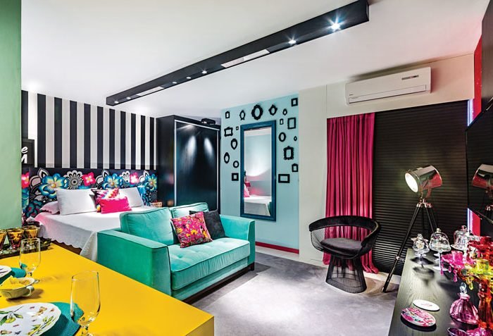 Este apartamento de medidas enxutas reflete a personalidade exuberante da proprietária - Revista InterArq | Arquitetura, Decoração, Design, Paisagismo e Lifestyle