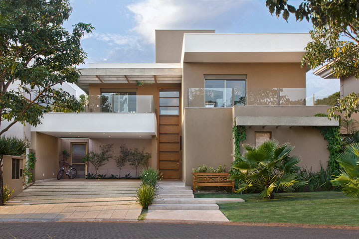Guiado pelo estilo contemporâneo, este projeto de Claudia Togni ganhou um jogo de volumes e ambientes que dialogam entre si - Revista InterArq | Arquitetura, Decoração, Design, Paisagismo e Lifestyle