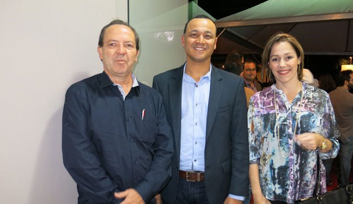 Eder Moreno - Perfil Office, Wagner e Thais - Flexform