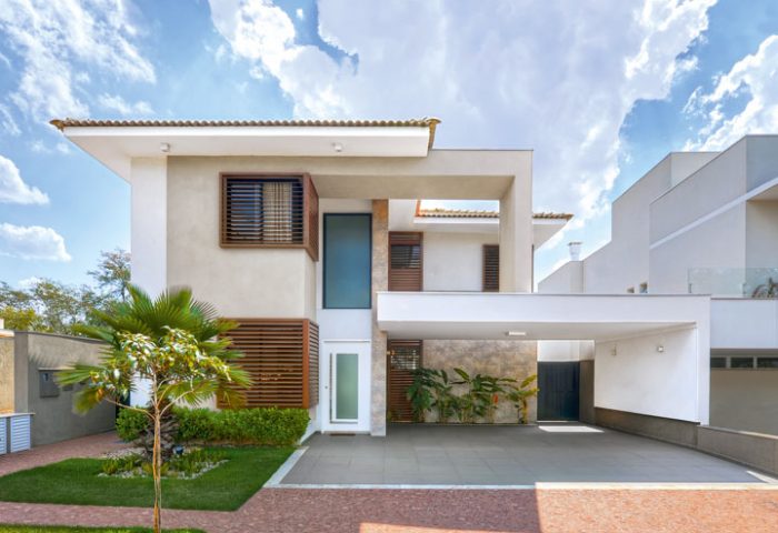 O layout desta casa ganhou linhas retas e elementos modernos - Revista InterArq | Arquitetura, Decoração, Design, Paisagismo e Lifestyle