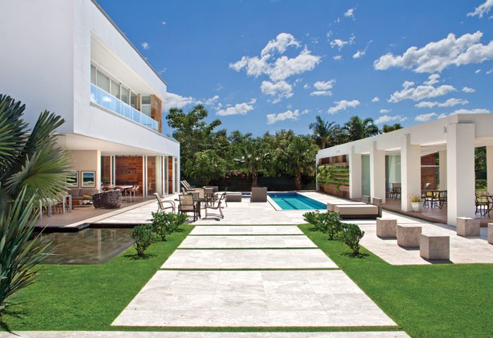 Um projeto com muita luz natural, atemporalidade e elegância - Revista InterArq | Arquitetura, Decoração, Design, Paisagismo e Lifestyle