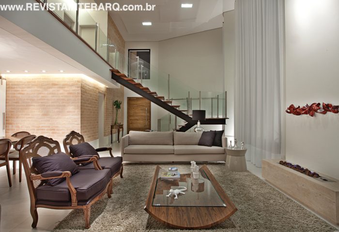 A arquitetura traz caixas retas que protegem os espaços do sol - Revista InterArq | Arquitetura, Decoração, Design, Paisagismo e Lifestyle