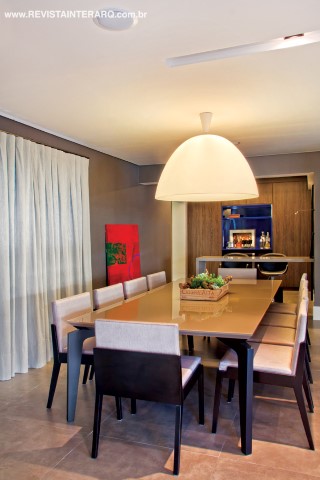 No jantar, cortinas da Villa Cores