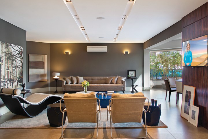 O conceito que norteou este projeto de reforma deste apartamento foi o de menos limites visuais e mais integração - Revista InterArq | Arquitetura, Decoração, Design, Paisagismo e Lifestyle