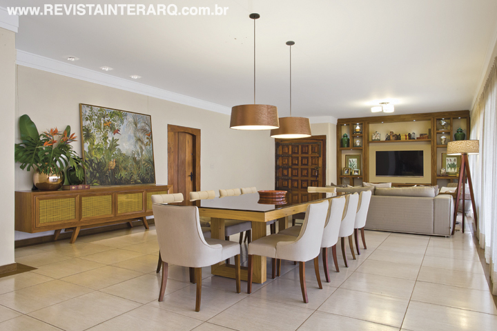O diferencial deste projeto de design de interiores foi a marcenaria personalizada e funcional - Revista InterArq | Arquitetura, Decoração, Design, Paisagismo e Lifestyle