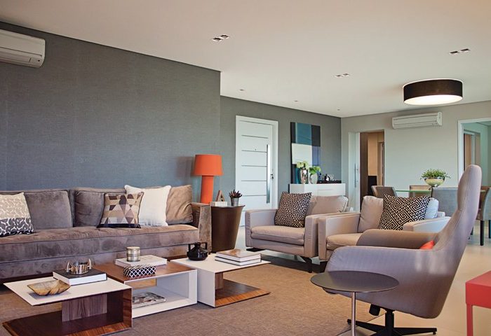 Neste apartamento, o arquiteto utilizou uma base em tons sóbrios e espaços com elementos de cores quentes para fazer contraponto arrojado - Revista InterArq | Arquitetura, Decoração, Design, Paisagismo e Lifestyle