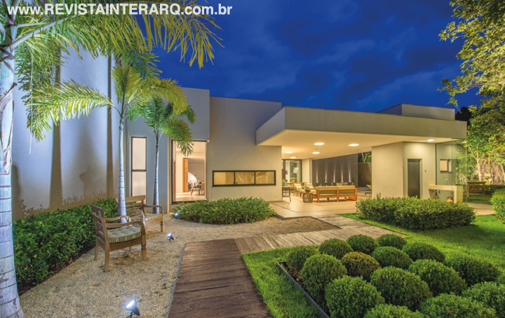 Este projeto trouxe a mata nativa para dentro da casa - Revista InterArq | Arquitetura, Decoração, Design, Paisagismo e Lifestyle