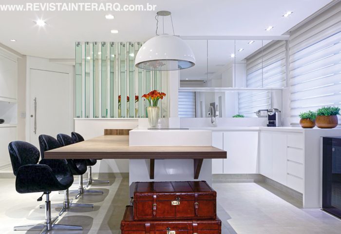 Ambientação elegante e unidade visual são os destaques deste projeto de interiores de Camila Klein - Revista InterArq | Arquitetura, Decoração, Design, Paisagismo e Lifestyle