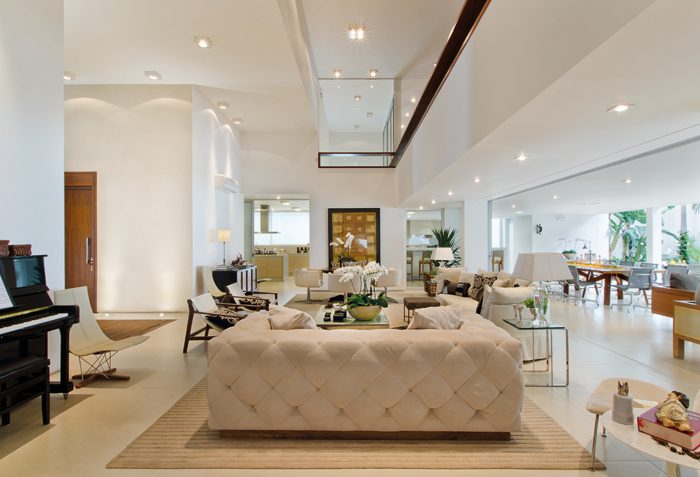 A distribuição dos ambientes deste projeto favoreceu a integração - Revista InterArq | Arquitetura, Decoração, Design, Paisagismo e Lifestyle