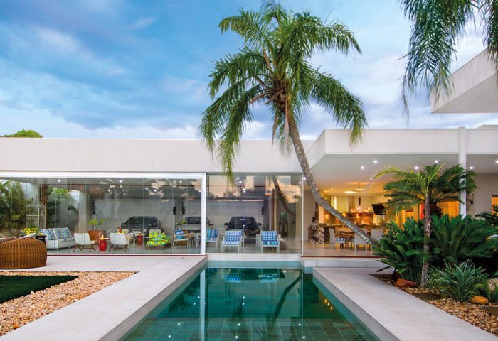Espaço gourmet e garagem ampla são os destaques desta reforma - Revista InterArq | Arquitetura, Decoração, Design, Paisagismo e Lifestyle