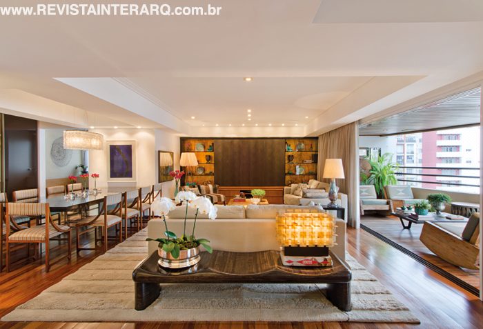Em extrema sintonia com os moradores, a ideia para esta casa era que o novo layout contemplasse os desejos do casal com filhos e vida social intensa - Revista InterArq | Arquitetura, Decoração, Design, Paisagismo e Lifestyle