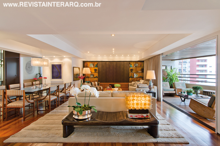 Em extrema sintonia com os moradores, a ideia para esta casa era que o novo layout contemplasse os desejos do casal com filhos e vida social intensa - Revista InterArq | Arquitetura, Decoração, Design, Paisagismo e Lifestyle