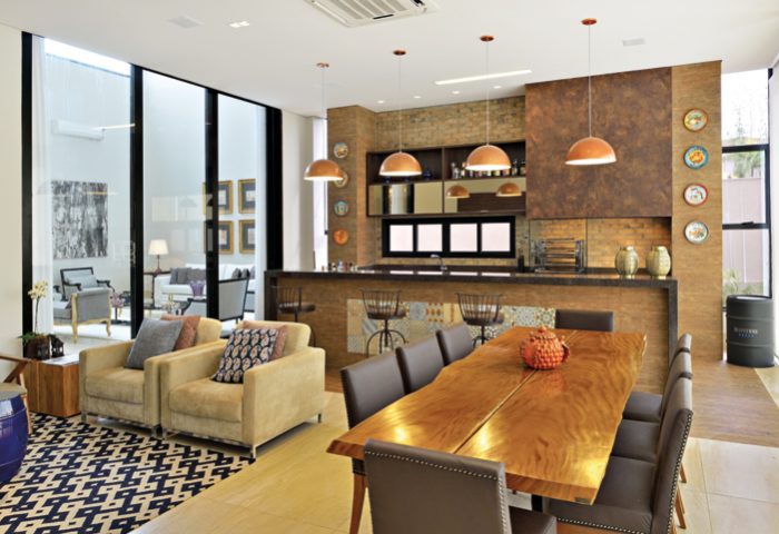 Os hobbies dos moradores foram o ponto de partida para o novo projeto de interiores desta casa de 720 m² desenvolvida pelo escritório MS Espaço Arquitetura e Decoração - Revista InterArq | Arquitetura, Decoração, Design, Paisagismo e Lifestyle
