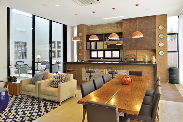 Os hobbies dos moradores foram o ponto de partida para o novo projeto de interiores desta casa de 720 m² desenvolvida pelo escritório MS Espaço Arquitetura e Decoração - Revista InterArq | Arquitetura, Decoração, Design, Paisagismo e Lifestyle