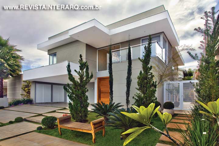 Este projeto favorece a convivência em família com lazer integrado - Revista InterArq | Arquitetura, Decoração, Design, Paisagismo e Lifestyle