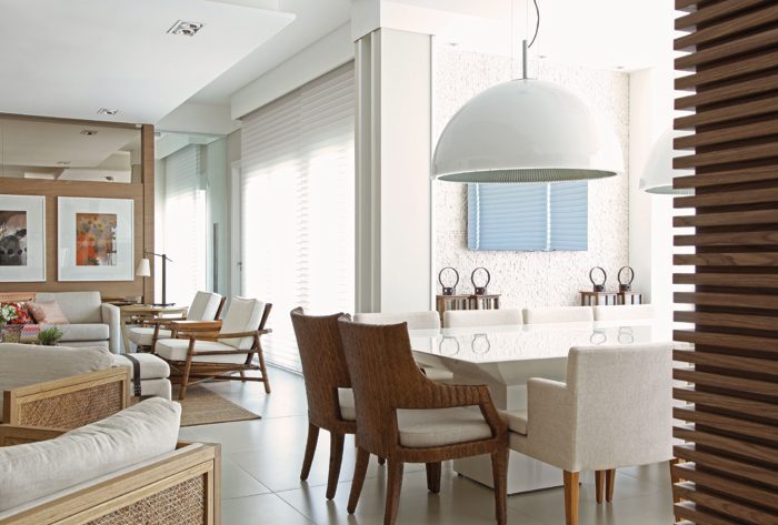 Com a planta totalmente reformulada, este apartamento ganhou uma ampla área de estar e décor discreto e acolhedor - Revista InterArq | Arquitetura, Decoração, Design, Paisagismo e Lifestyle