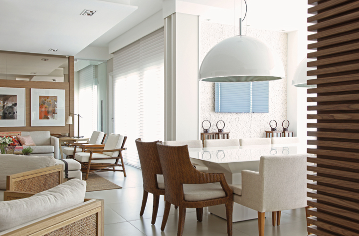 Com a planta totalmente reformulada, este apartamento ganhou uma ampla área de estar e décor discreto e acolhedor - Revista InterArq | Arquitetura, Decoração, Design, Paisagismo e Lifestyle