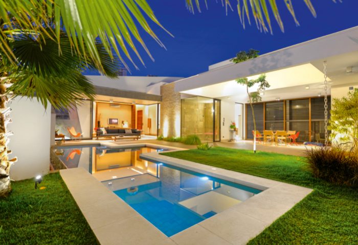 Um grande bloco de concreto atravessa este projeto arquitetônico arrojado - Revista InterArq | Arquitetura, Decoração, Design, Paisagismo e Lifestyle