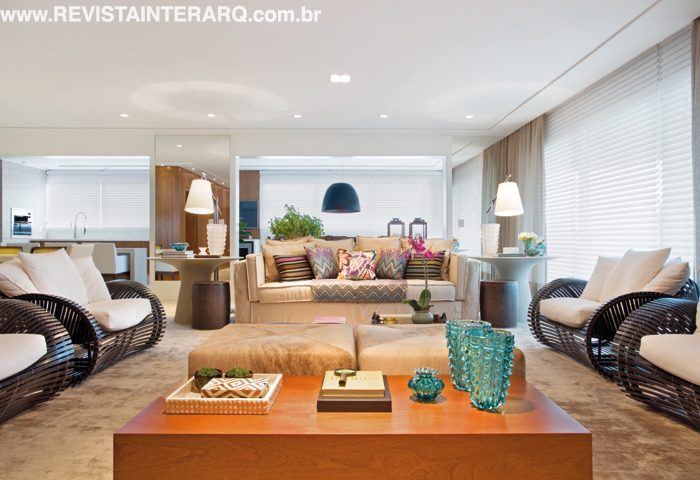 Pautado no estilo de vida da família, este projeto ganhou uma linguagem personalizada com tons neutros e revestimentos naturais - Revista InterArq | Arquitetura, Decoração, Design, Paisagismo e Lifestyle