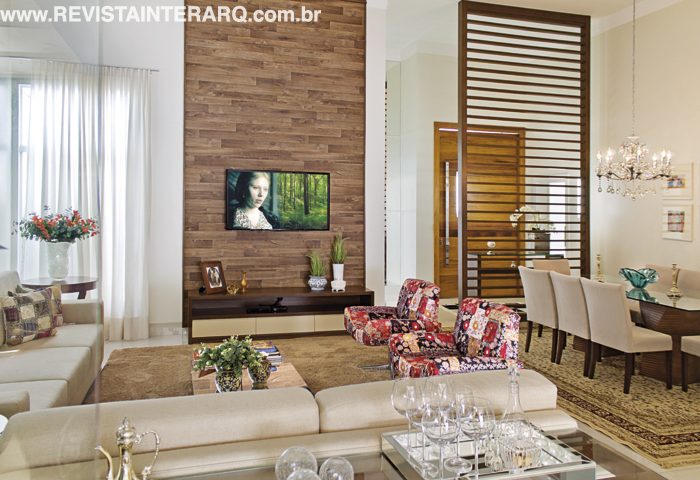 Com novas necessidades no dia a dia dos moradores, este projeto partiu da premissa de ambientes claros e funcionais - Revista InterArq | Arquitetura, Decoração, Design, Paisagismo e Lifestyle
