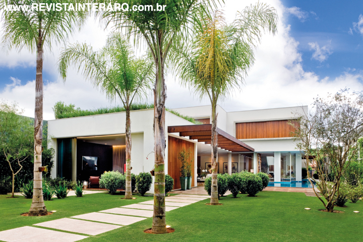 Madeira, vidro e concreto destacam este projeto moderno e aconchegante - Revista InterArq | Arquitetura, Decoração, Design, Paisagismo e Lifestyle