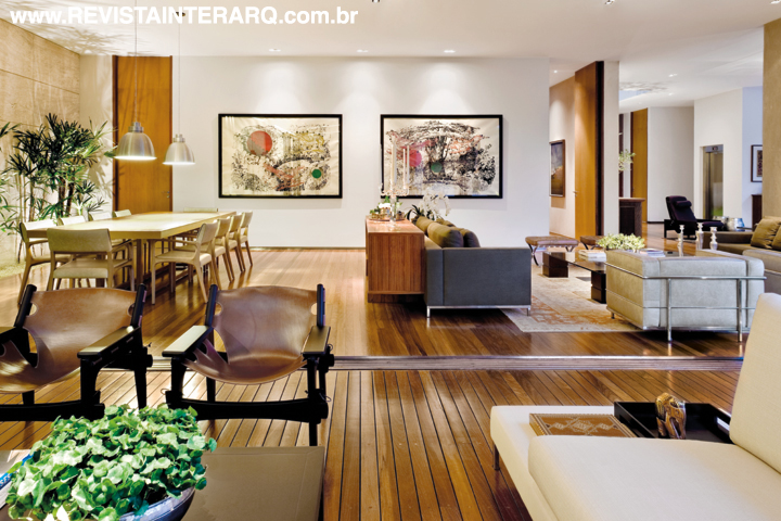 Os ambientes sociais decorados com móveis da Hill House, Quadra e Artefacto