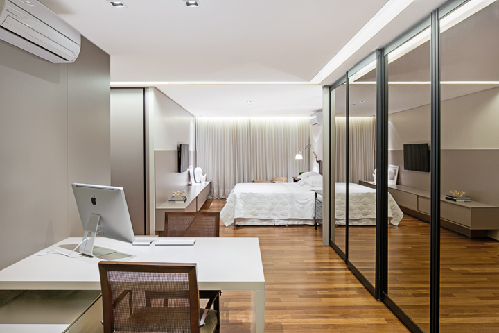 Com décor elegante e fluido, o projeto de interiores deste apartamento teve como intuito a integração - Revista InterArq | Arquitetura, Decoração, Design, Paisagismo e Lifestyle