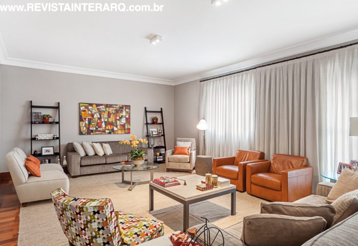 Papéis de parede, tecidos impactantes e objetos diferenciados criaram uma identidade pessoal neste apartamento - Revista InterArq | Arquitetura, Decoração, Design, Paisagismo e Lifestyle