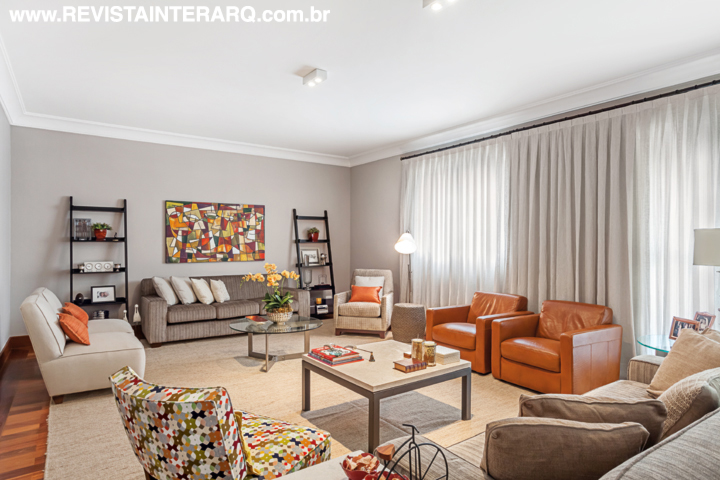 Papéis de parede, tecidos impactantes e objetos diferenciados criaram uma identidade pessoal neste apartamento - Revista InterArq | Arquitetura, Decoração, Design, Paisagismo e Lifestyle