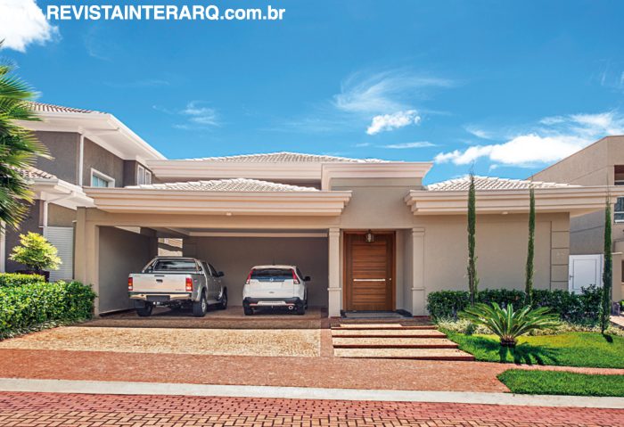 A partir da premissa de integração de ambientes e espaços personalizados, este projeto de arquitetura de interiores apostou em uma base clássica e uso de acabamentos nobres - Revista InterArq | Arquitetura, Decoração, Design, Paisagismo e Lifestyle