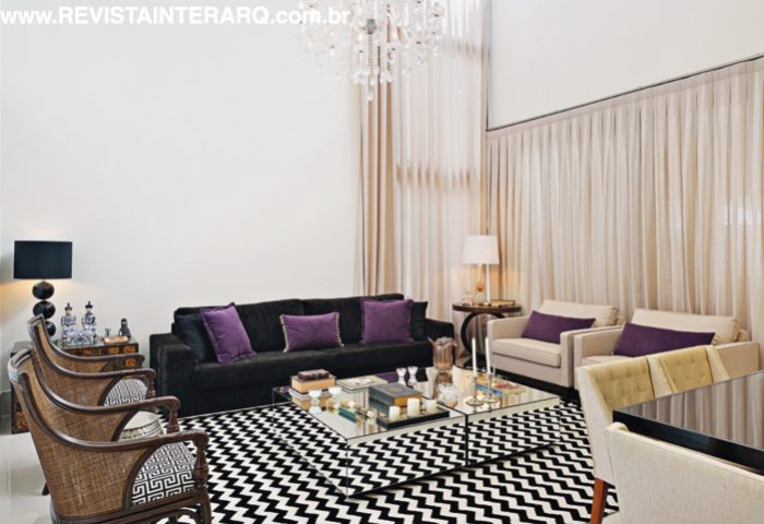 Com espaços projetados de acordo com às necessidades dos moradores, esta morada ganhou soluções funcionais e elegantes - Revista InterArq | Arquitetura, Decoração, Design, Paisagismo e Lifestyle