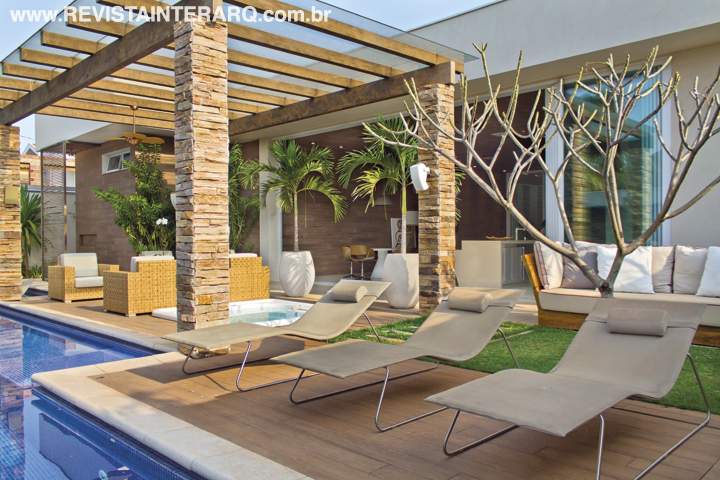 Inspirado pelo aconchego e funcionalidade, este projeto priorizou a integração além de um décor exclusivo - Revista InterArq | Arquitetura, Decoração, Design, Paisagismo e Lifestyle