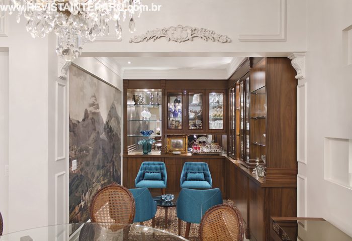 Um projeto de design de interiores que comportasse, de forma harmônica, o sofisticado acervo de móveis e objetos foi o pedido dos clientes - Revista InterArq | Arquitetura, Decoração, Design, Paisagismo e Lifestyle