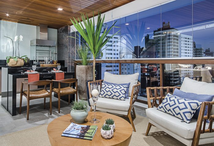 Para este projeto de design de interiores, a profissional Isa Sá apostou em móveis contemporâneos e uma paleta de cores neutra - Revista InterArq | Arquitetura, Decoração, Design, Paisagismo e Lifestyle