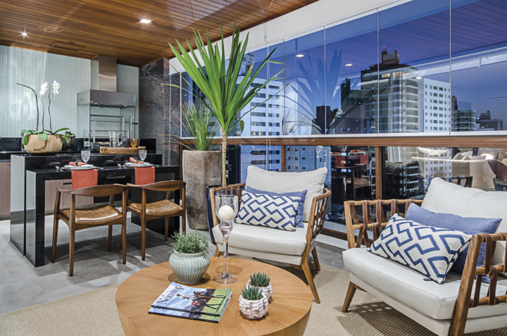 Para este projeto de design de interiores, a profissional Isa Sá apostou em móveis contemporâneos e uma paleta de cores neutra - Revista InterArq | Arquitetura, Decoração, Design, Paisagismo e Lifestyle