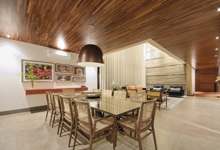 A composição de elementos e a paleta colorida destacam este projeto - Revista InterArq | Arquitetura, Decoração, Design, Paisagismo e Lifestyle