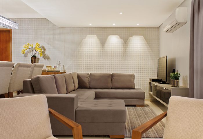 O décor deste apartamento priorizou receber os amigos e a família - Revista InterArq | Arquitetura, Decoração, Design, Paisagismo e Lifestyle