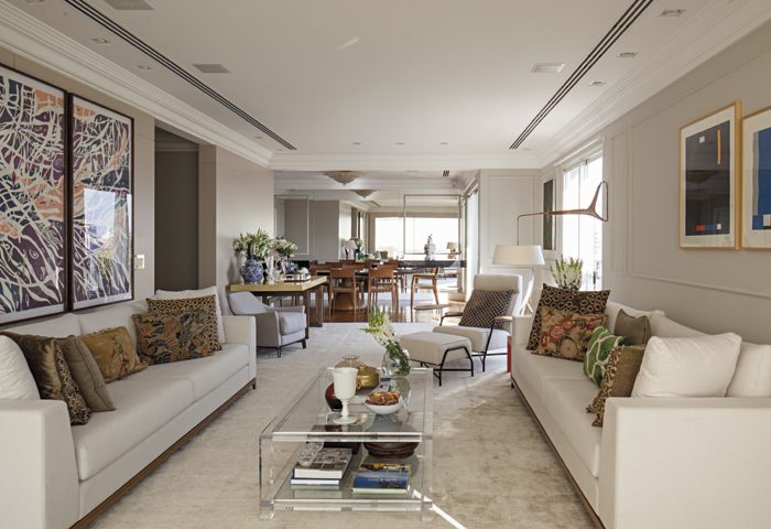 Peças garimpadas em antiquários e móveis de design transformaram este apartamento - Revista InterArq | Arquitetura, Decoração, Design, Paisagismo e Lifestyle