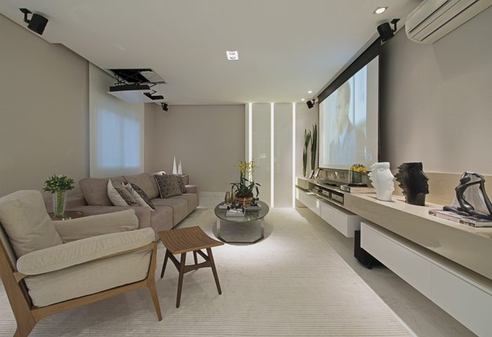 Para este projeto de revitalização, Jóia Bergamo usou móveis aconchegantes, painéis em laca fendi e rasgos iluminados para maior impacto visual - Revista InterArq | Arquitetura, Decoração, Design, Paisagismo e Lifestyle