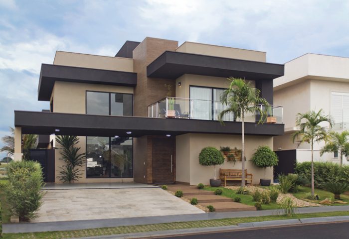 Jogo de volumes e grandes aberturas são os destaques desta casa - Revista InterArq | Arquitetura, Decoração, Design, Paisagismo e Lifestyle