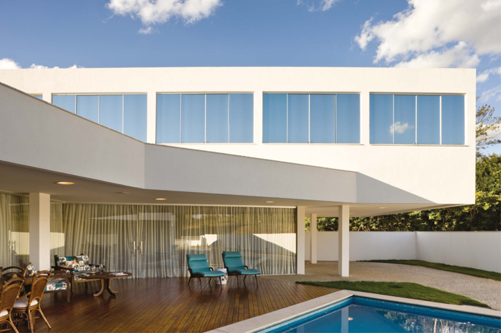 Desenhado por Oscar Niemeyer há 10 anos, este projeto foi respeitado na íntegra e atendeu às exigências urbanísticas da região - Revista InterArq | Arquitetura, Decoração, Design, Paisagismo e Lifestyle