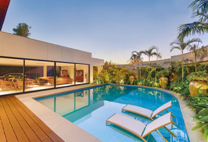 Neste projeto de revitalização, o foco foi a área de lazer - Revista InterArq | Arquitetura, Decoração, Design, Paisagismo e Lifestyle